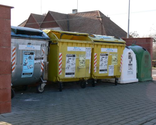 kontejnery v Bohdanči